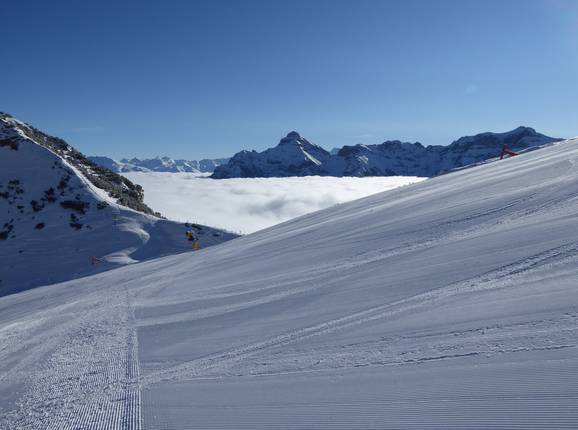 Morning-fresh slopes: high fog on the Sennjoch Morning-fresh slopes: high fog on the Sennjoch